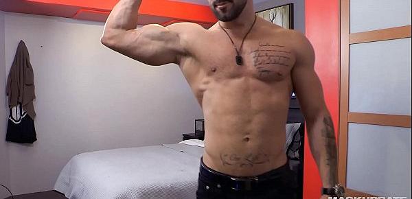  Straight French Canadian Muscle Hunk & His Webcam Solo